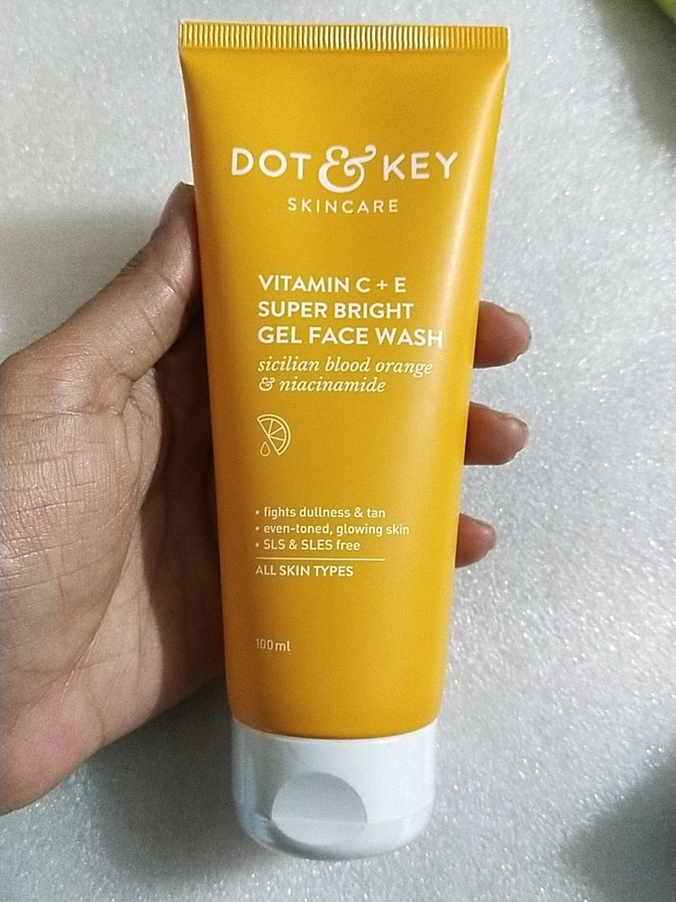 Dot&Key Vitamin C+E Super Bright Gel Face Wash