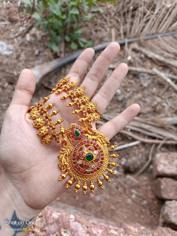 Antique Short Gold Coloured Necklace