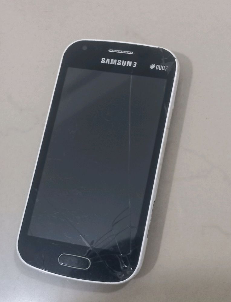 Samsung GT-S7562 phone