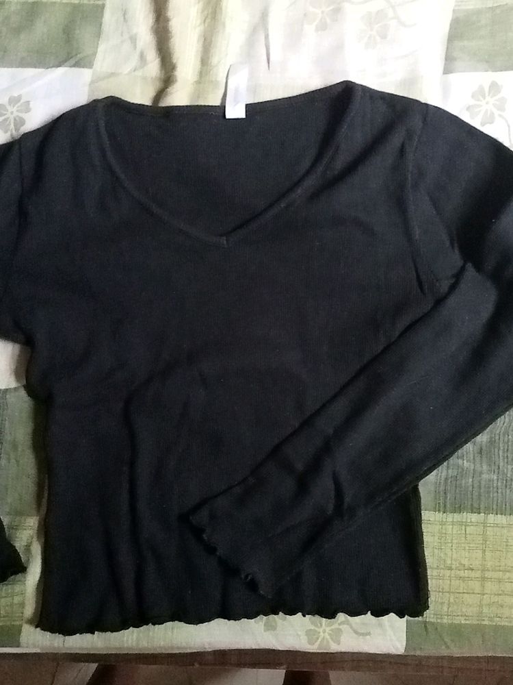 Black Ribbed Lettuce Hem top with V neck