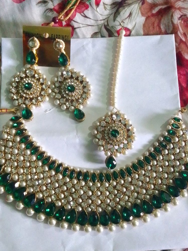 Green Neck Piece