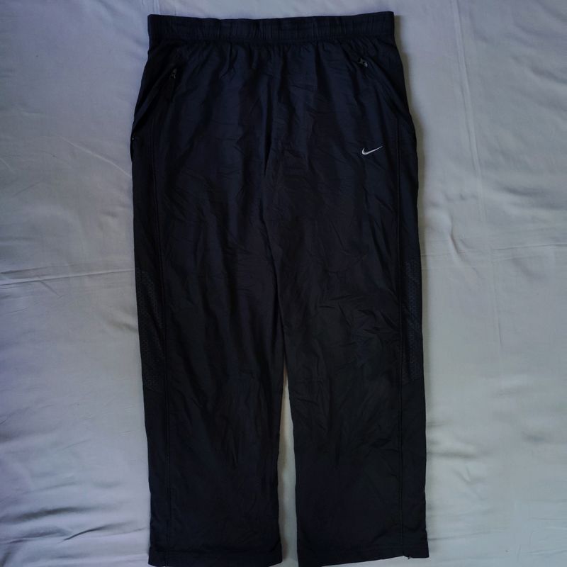 NIKE BLACK TRACK PANT LOOKING LIKE A WOW