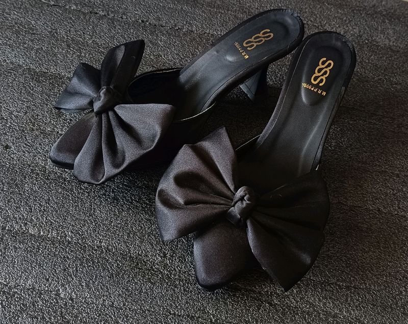 Black Bow Heel