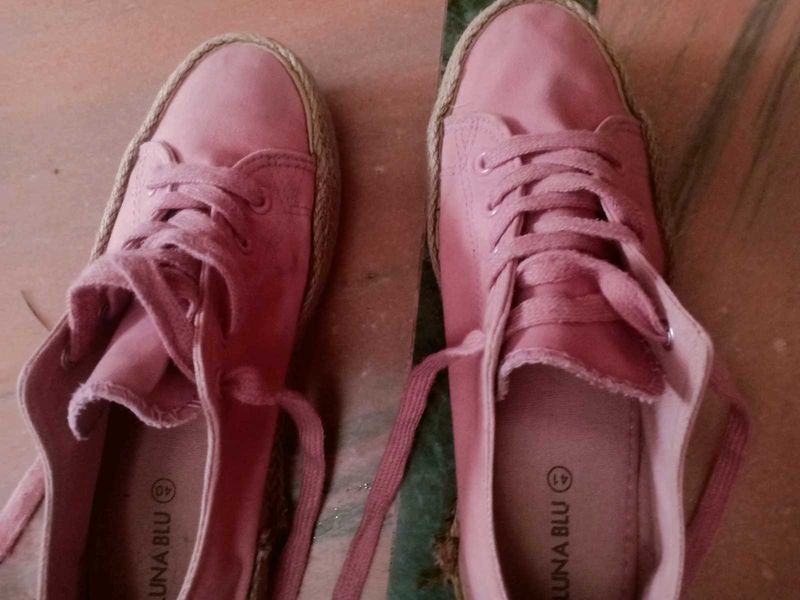 A Pink Colour Casual Shoes