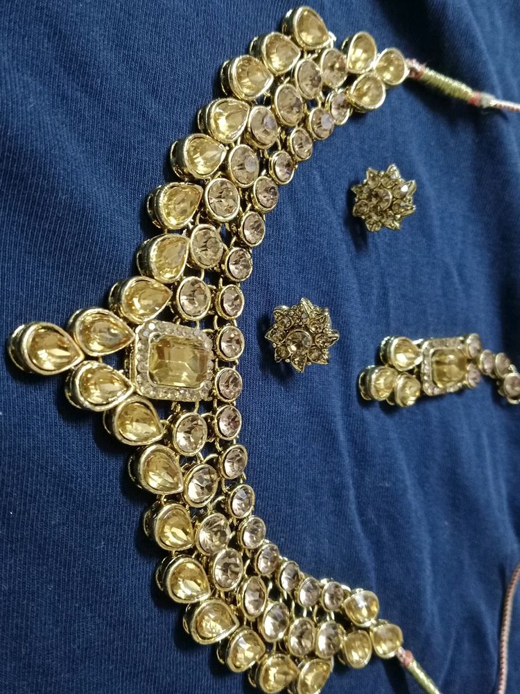 Beautiful Golden Necklace Set