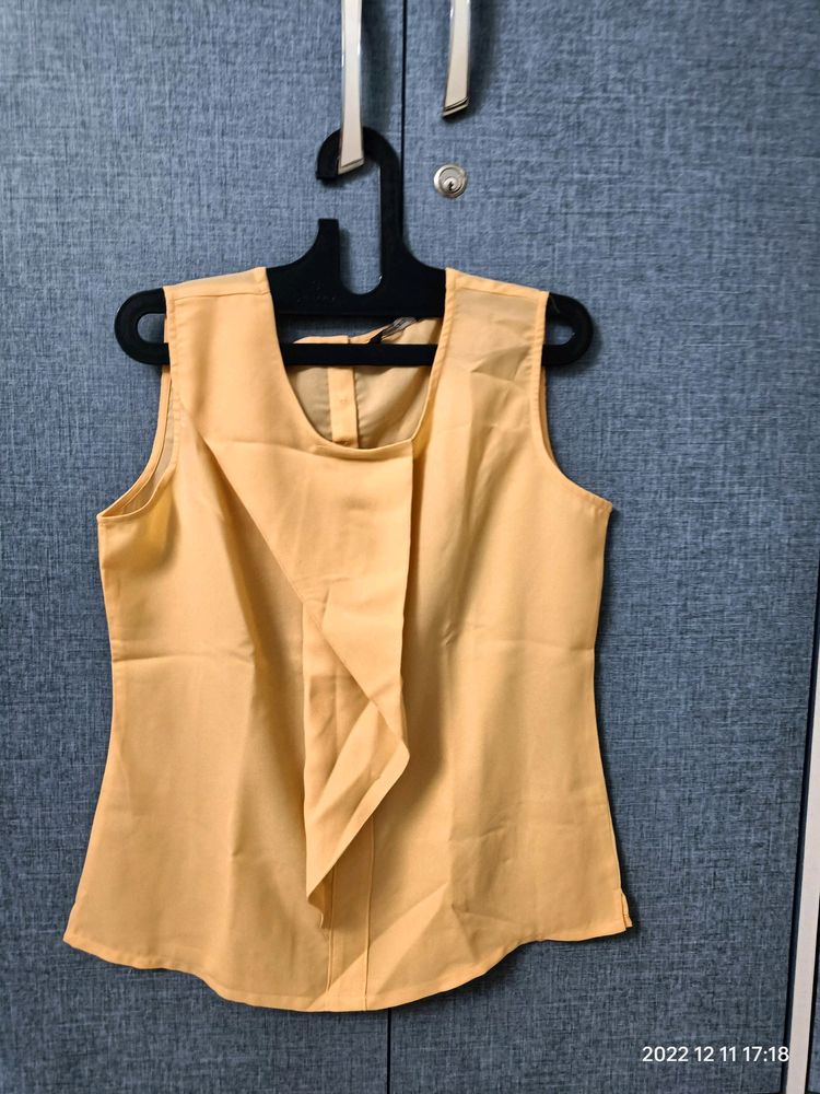 BRANDED SLEEVELESS Top(CHEROKEE)