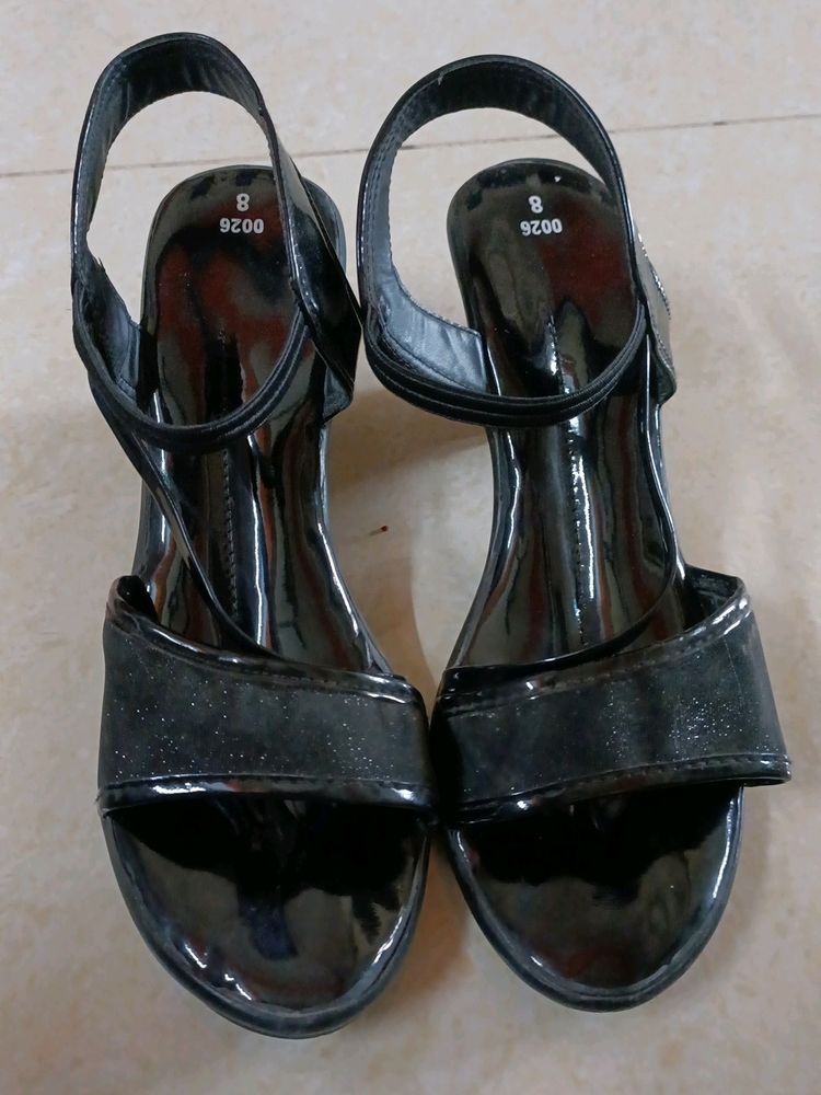 PRICE DECREASE New Womens Black Heel