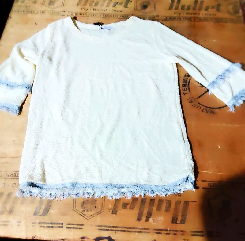 Winter Quarter Sleeves White Top...⬜