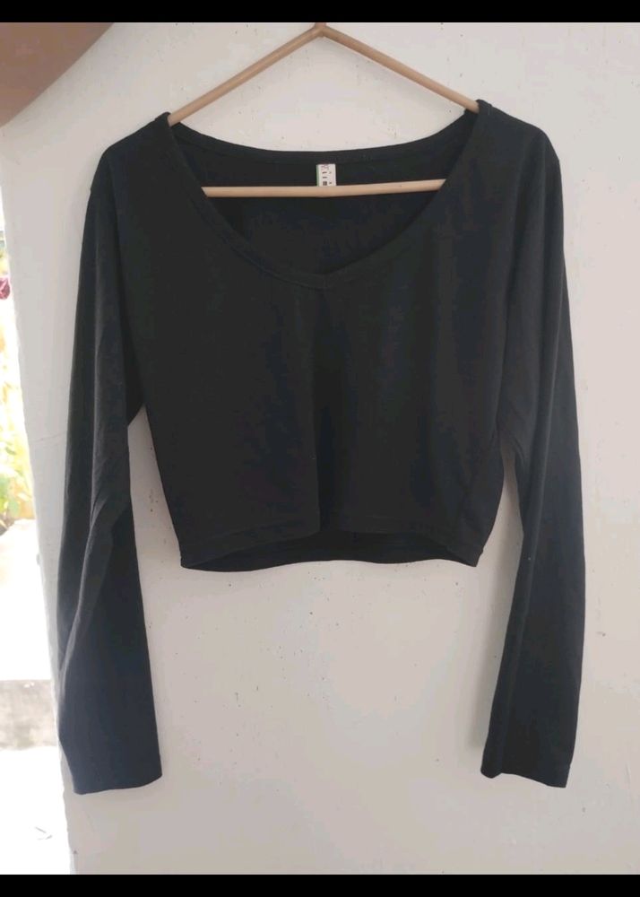 Black Full Sleeve Crop Top