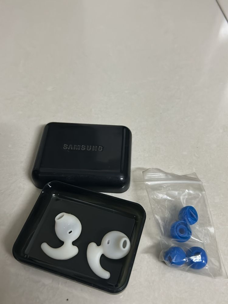 Samsung Earbuds White Qweezer And Earbud Tips