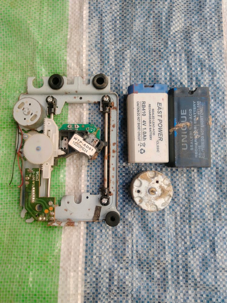 DVD Player Spare Parts, 2 4 Volts Batteries, Motor