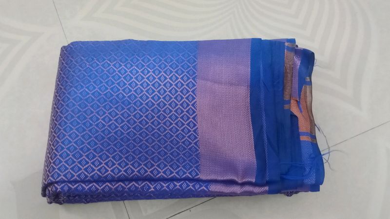 New Launch Banarasi Copper Silk Saree.. 💙