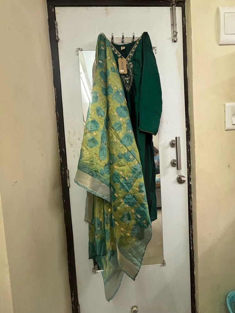 Bottle Green Kurta With Fancy Dupatta And Pants