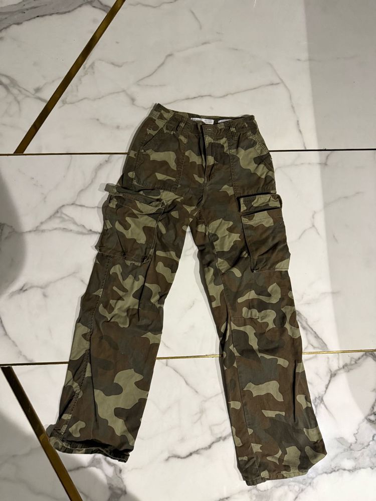 bershka cargos