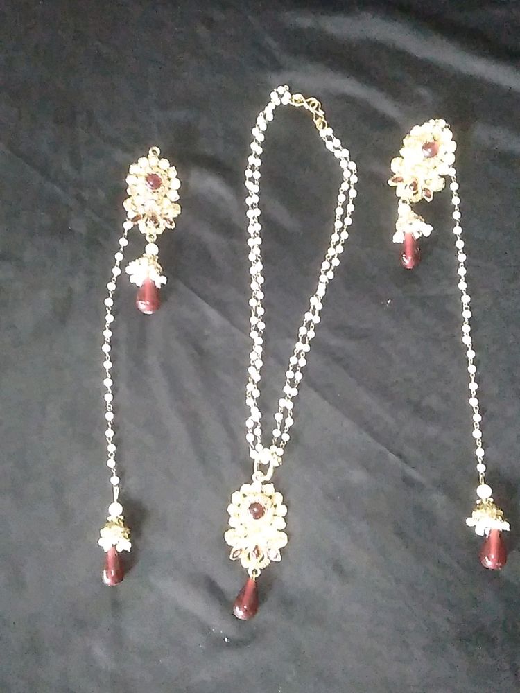 Pendant And Earings With Chain Hangings.