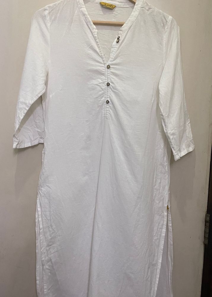 White Kurta By Aurelia