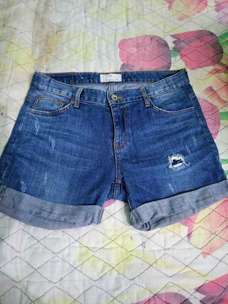 Damage Denim Shorts..