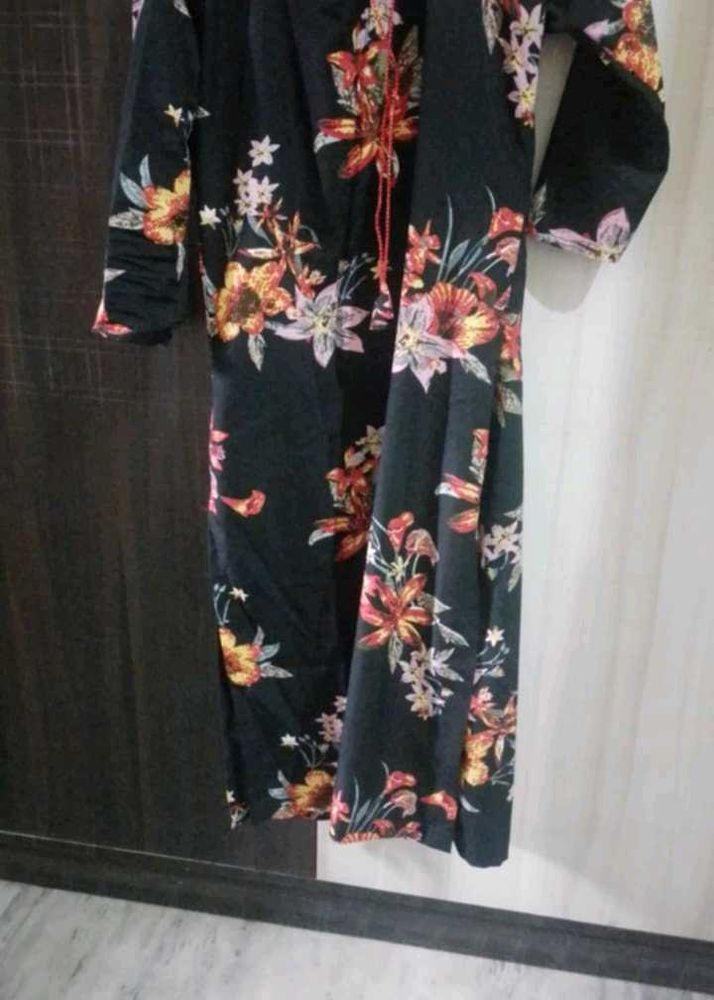 Beautiful Flower Woman Kurta..