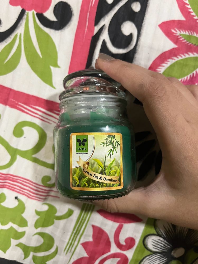 Glass jar candle