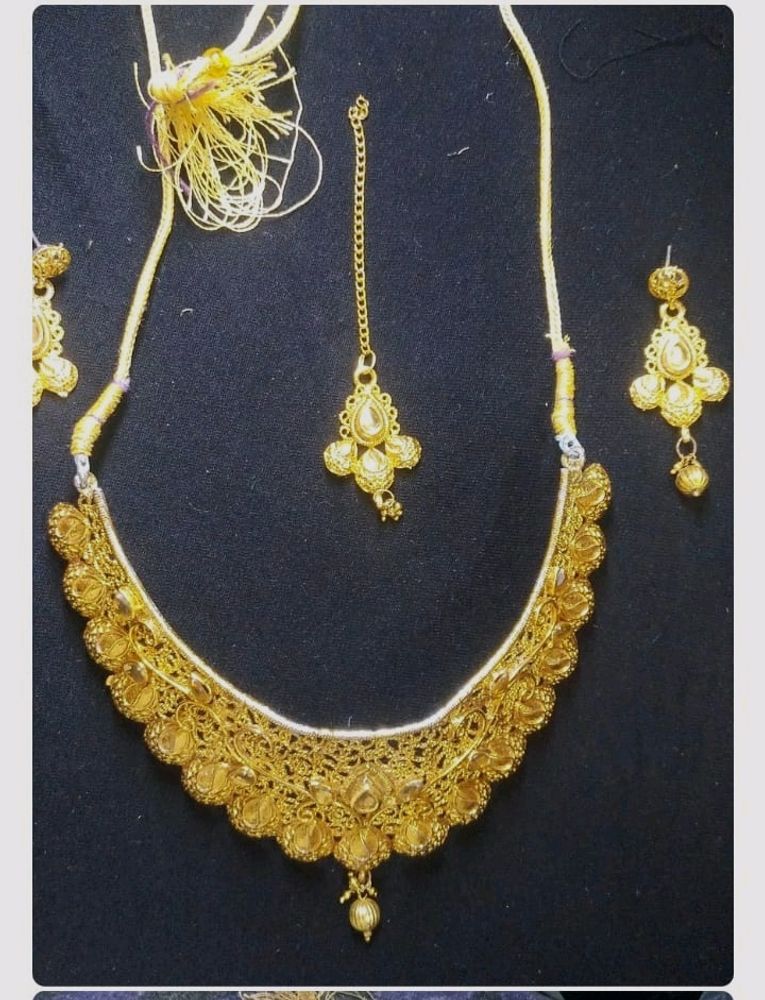 Chokar Set With Earings And Mangtikka