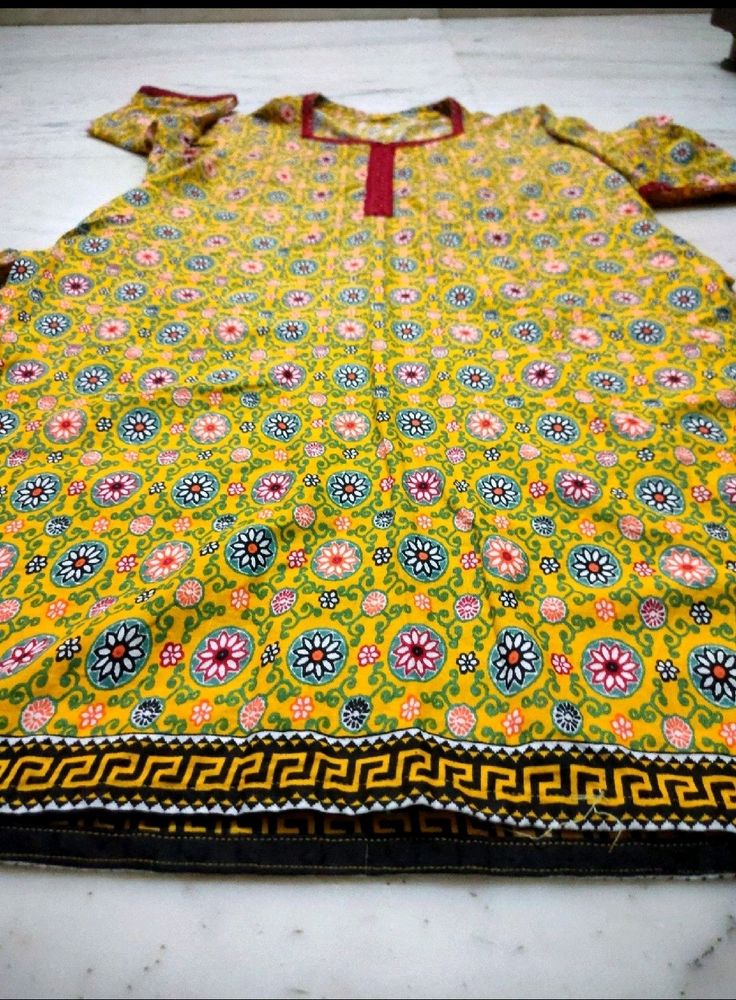 Yellow Kurta Set With 5 Corner Neck Shape