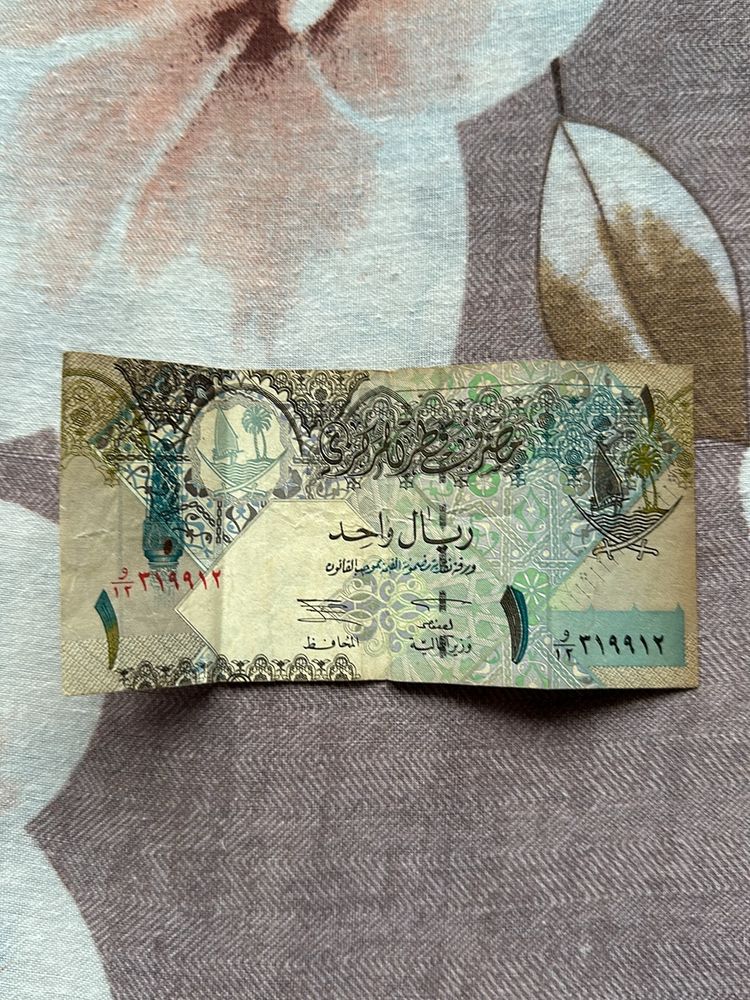 Qatar one riyal Currency note