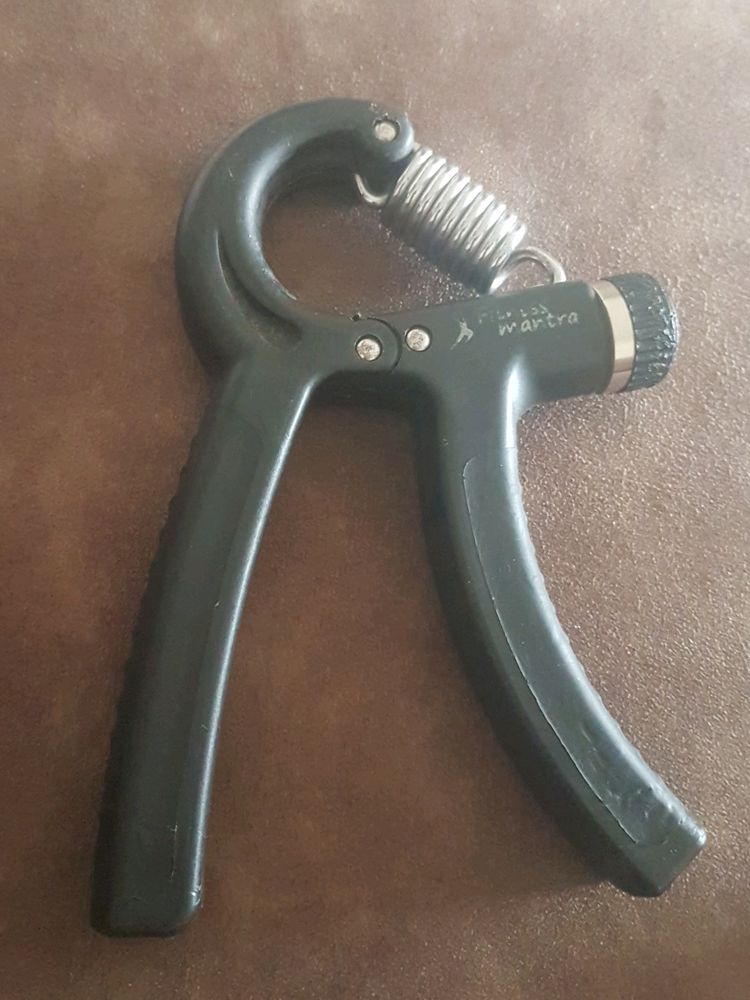 Newly Hand Gripper Adjustable 10kg-40kg .