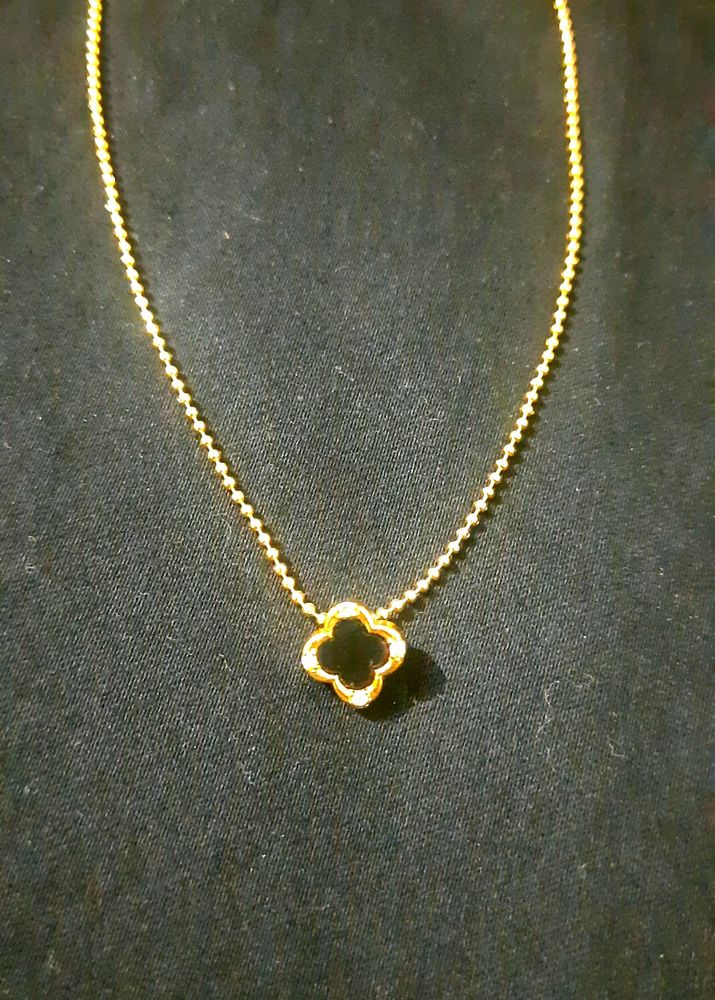 Clover Pendant Chain