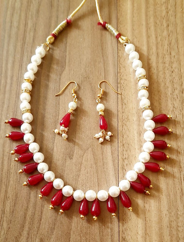 Beautiful pearl and meron drop beds set.just now I make this two jewellery sets.very good quality metirial  👌 👍 ❤