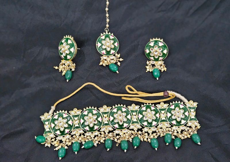 Jwellery Set With Maang Teeka