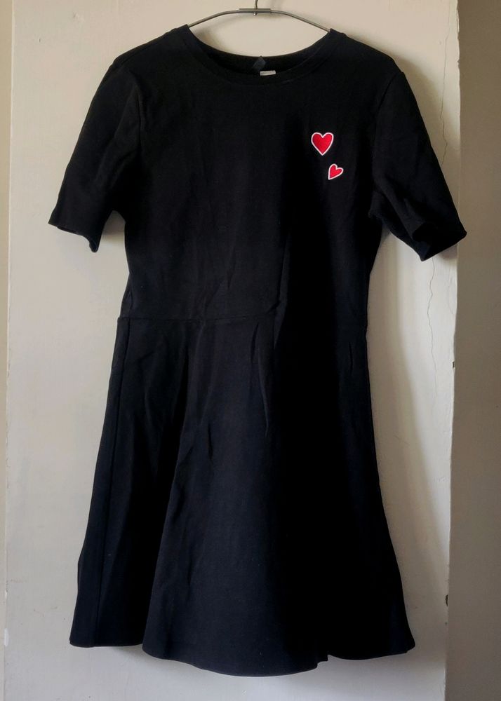 H&M : Black Tshirt dress With Hearts 😍