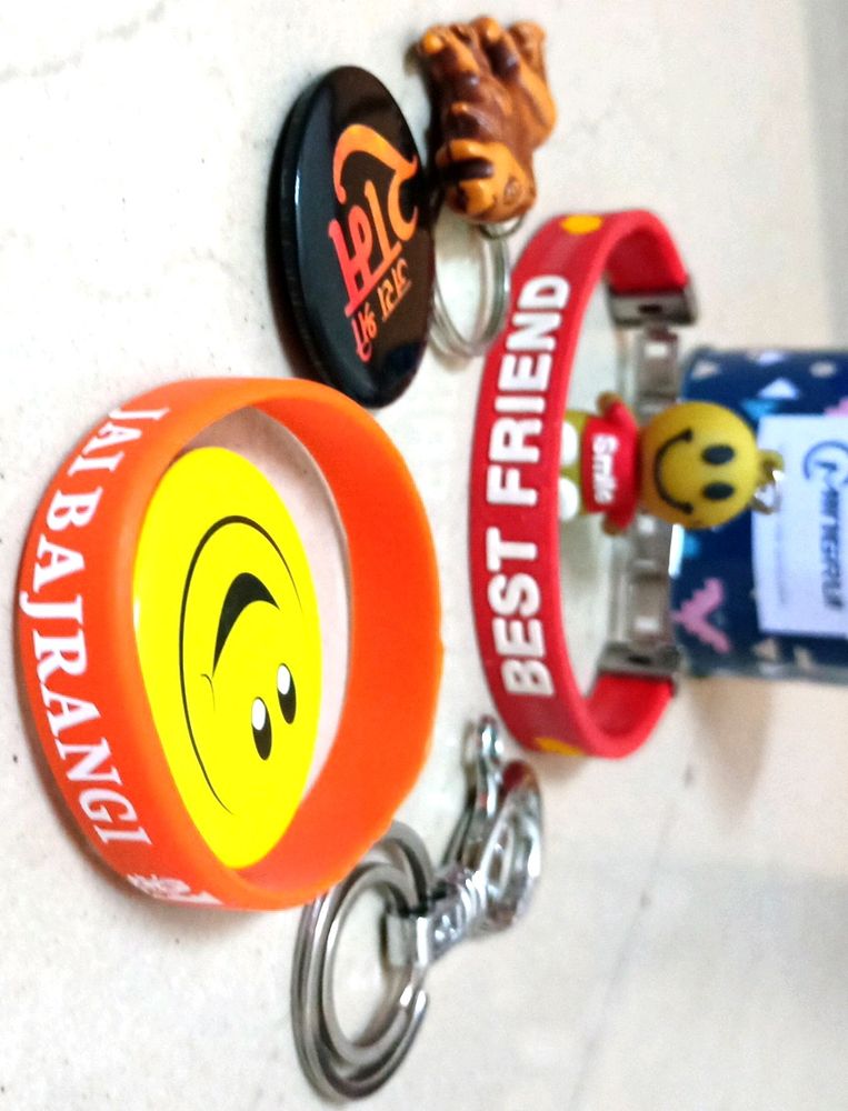 Keychains,Batches,Bands Combo