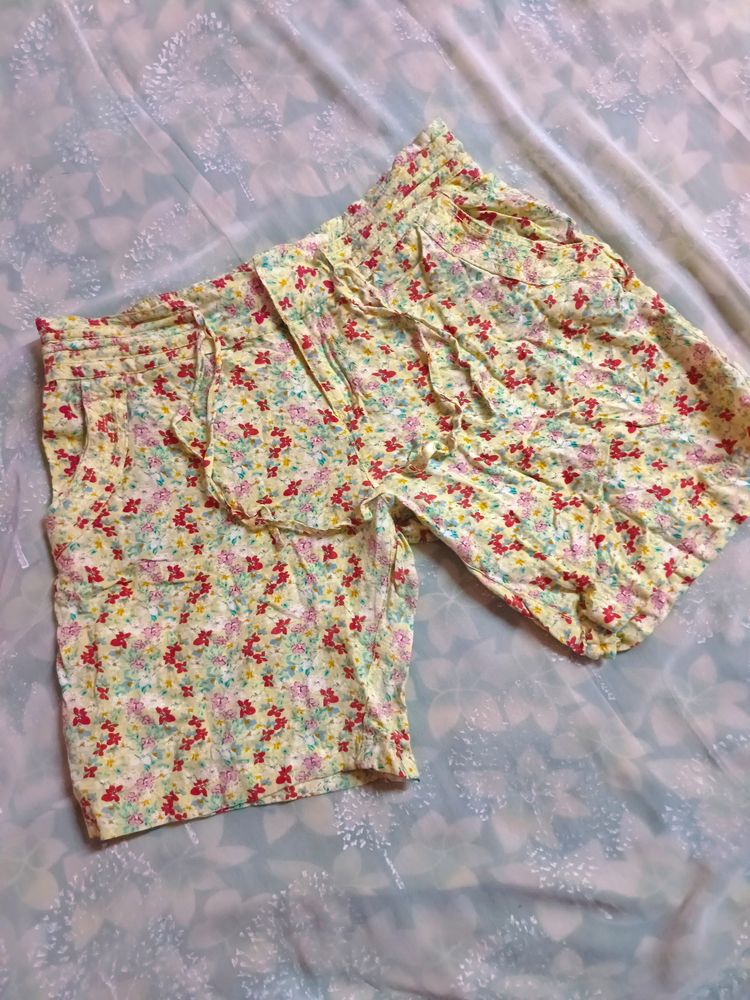 30rs Of On Del🚚 MAX Floral Print Shorts (Women's)