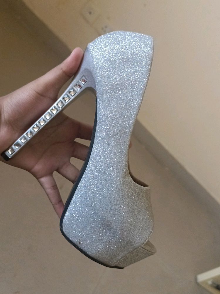 Beautiful Silver Shimmer High Heels 👠