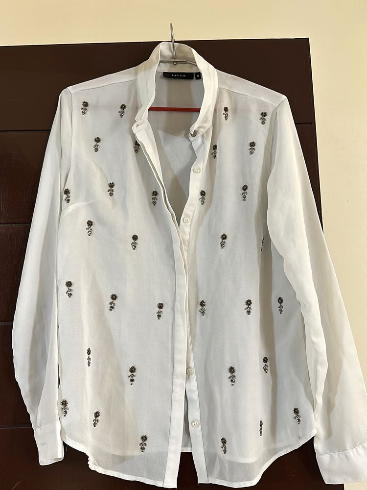 WHITE EMBROIDERY SHIRT : M SIZE