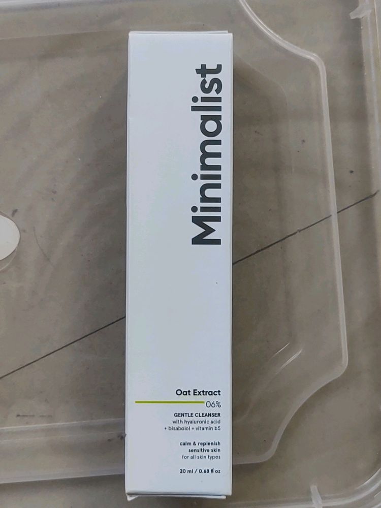 Minimalist Oat Extract Mini Cleanser