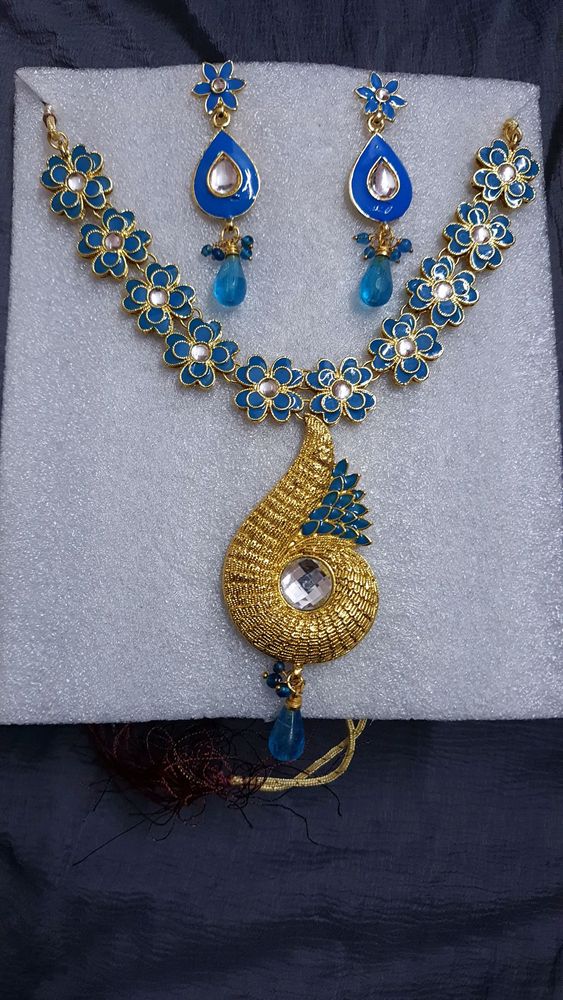 Price dropped!! Blue Necklace set