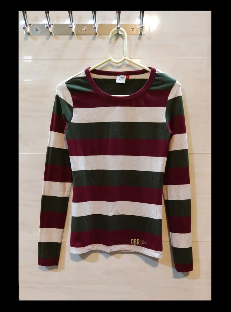 Round neck striped  casual T-shirt.🦃