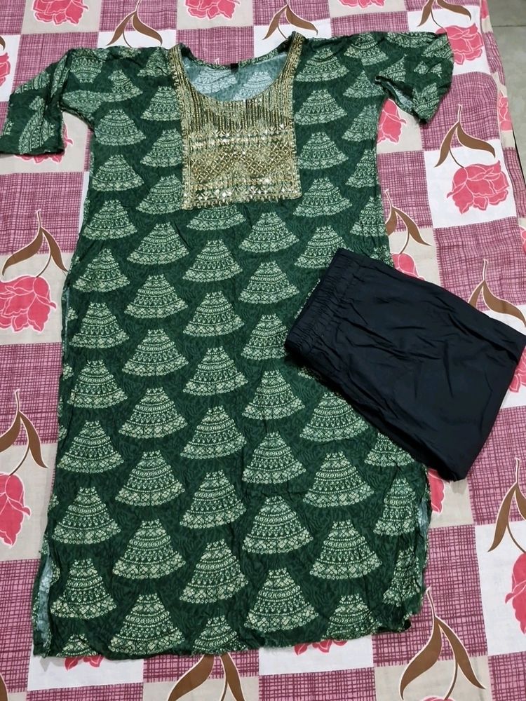 Dark Green Kurta And Black Stretchable Pant