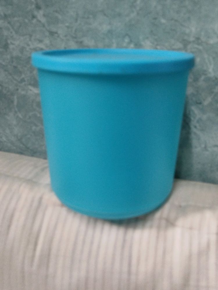 Tupperware Container