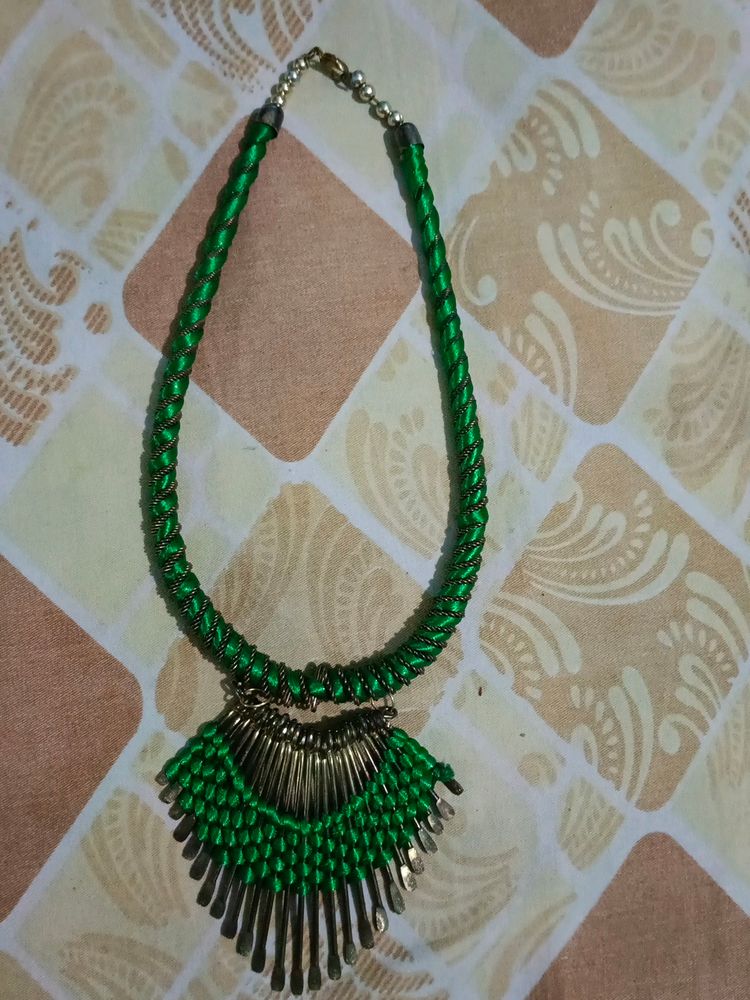 Green Neckpiece To Be Worn With Saree