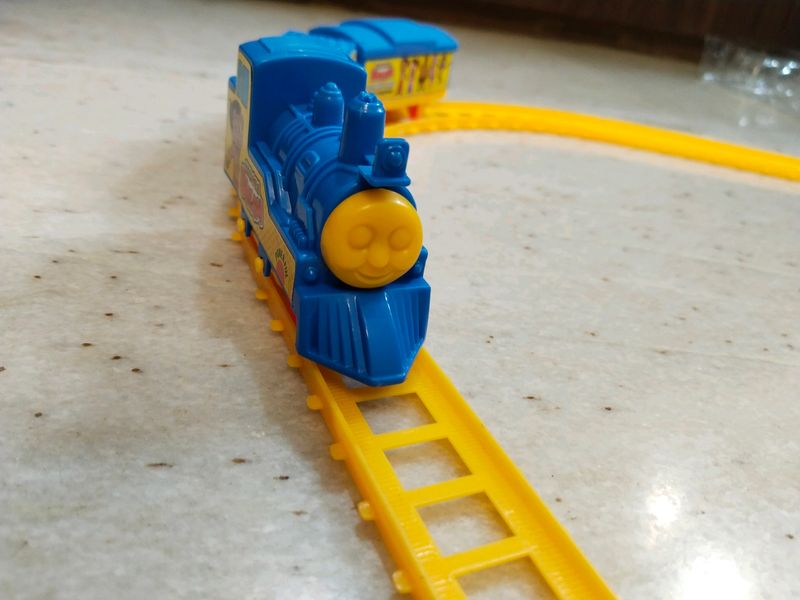 Thomas Toy Train With Tracks And Compartments