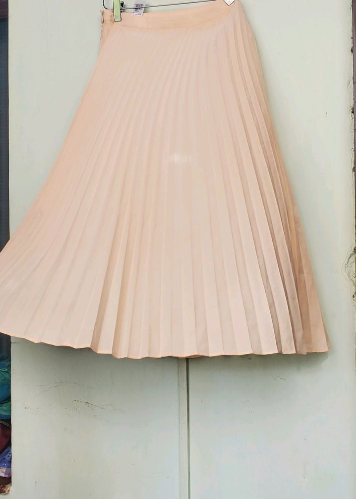 SKIRT WITH PLEATS ITS BEAUTIFUL 😍