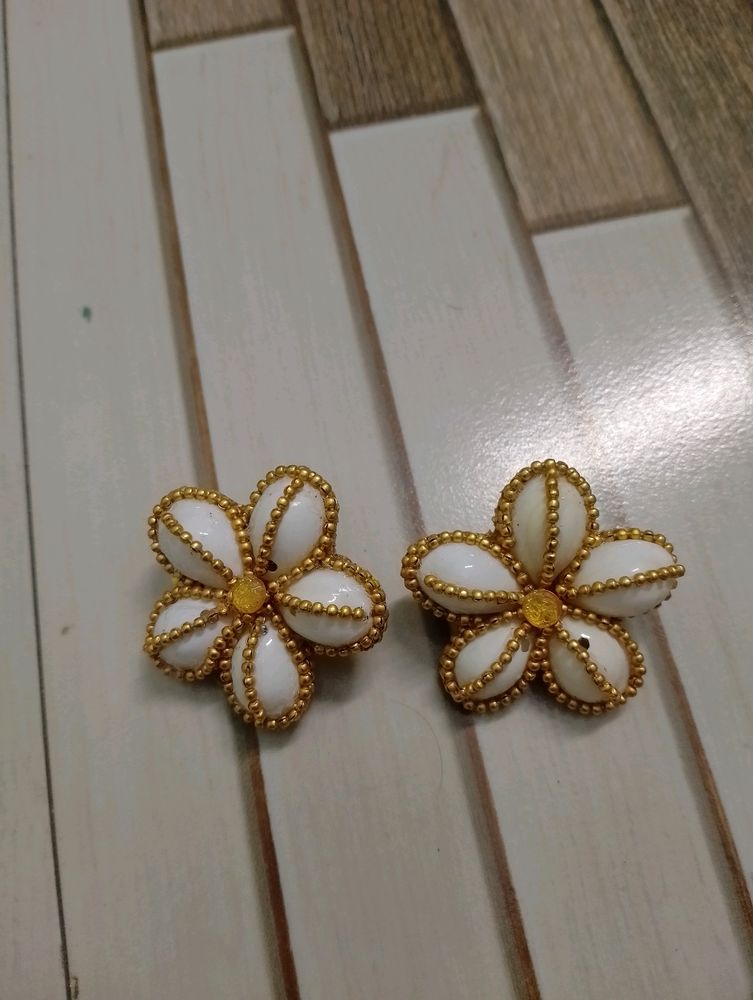 Shell Earings Studs