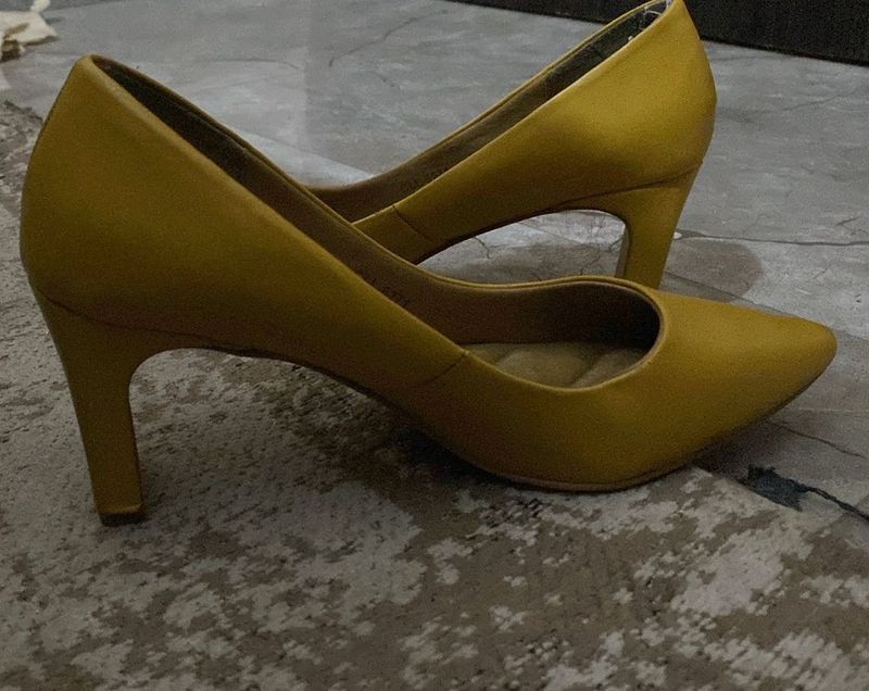 Yellow Heels !!