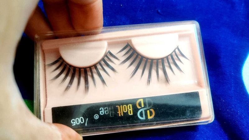 Eyelash New With Freebie