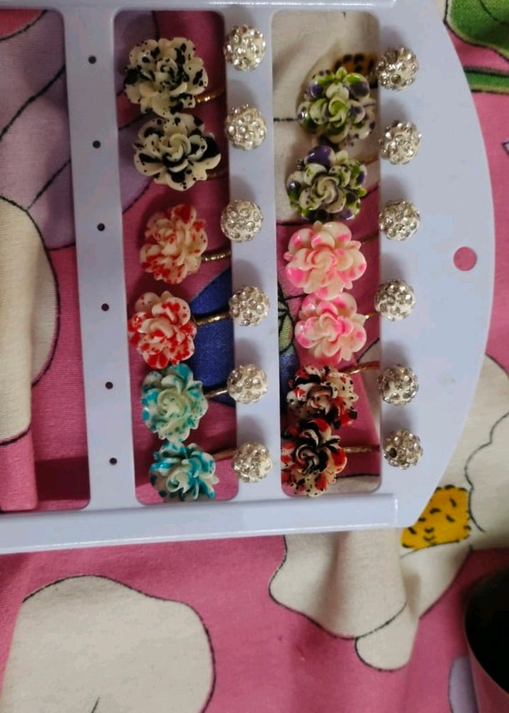 Flower Shaped Earrings 2 Pairs