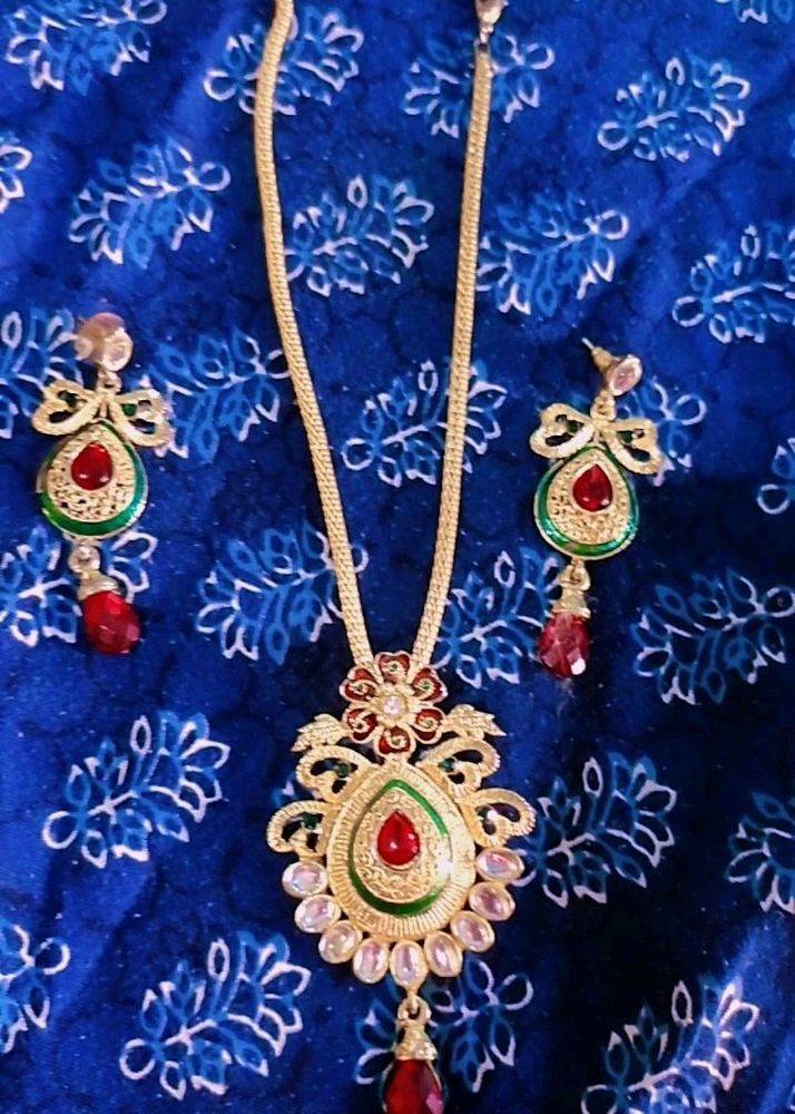 Necklace chain with earrings