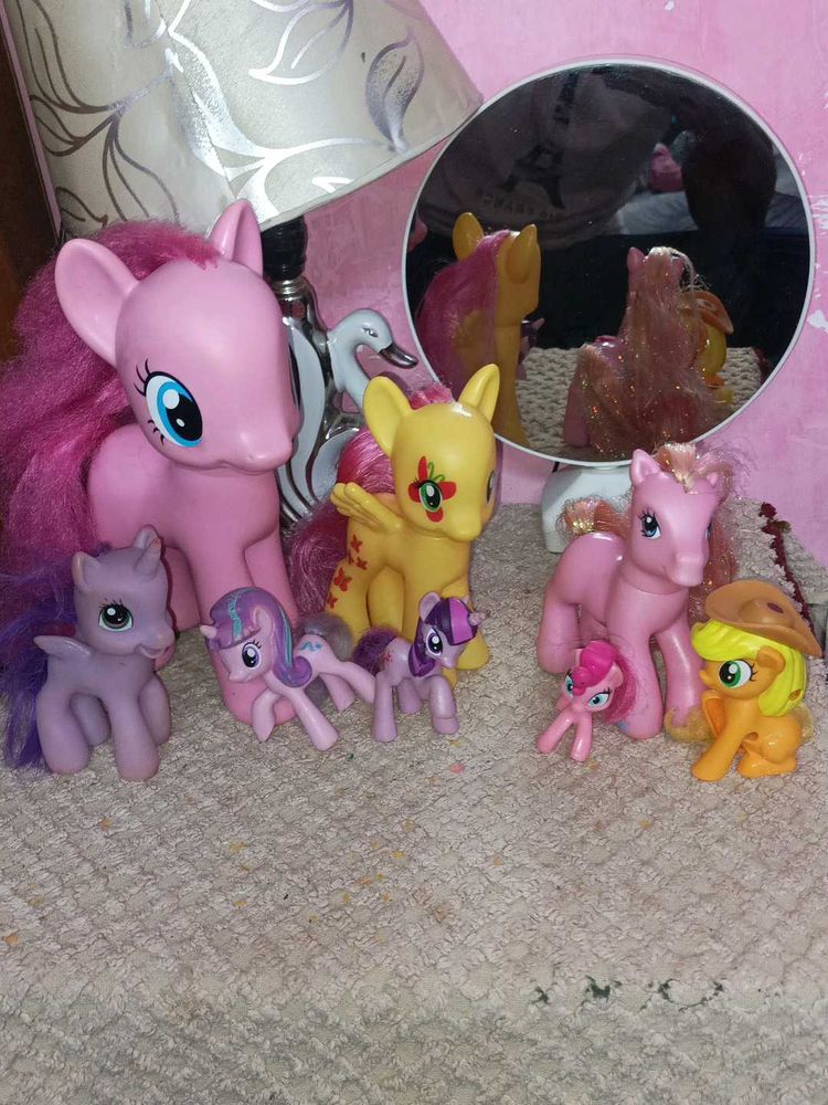 Unicorn Family 8 Pieces