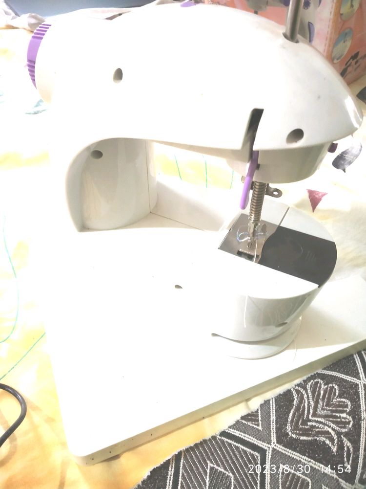 SEWING MACHINE BEST CONDITION